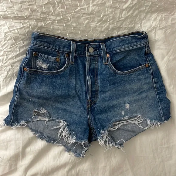 NWOT LEVIS 501 Denim Shorts - Picture 1 of 6